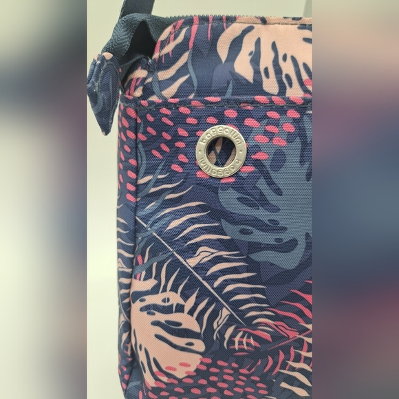 Baggallini Calais Crossbody Bag - Picture 6 of 15